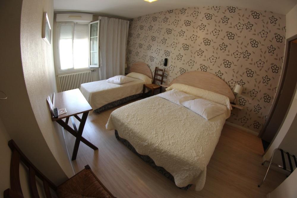 Brit Hotel Privilege Lisieux - La Villa Des Arts Ngoại thất bức ảnh