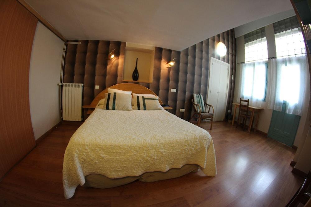Brit Hotel Privilege Lisieux - La Villa Des Arts Ngoại thất bức ảnh