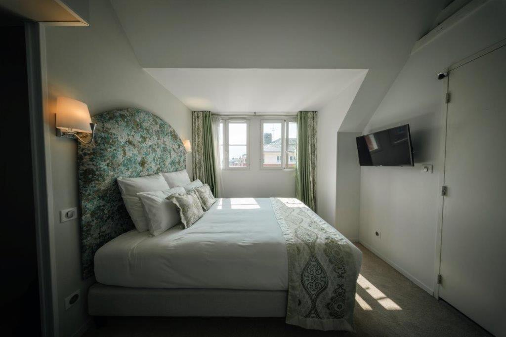 Brit Hotel Privilege Lisieux - La Villa Des Arts Ngoại thất bức ảnh