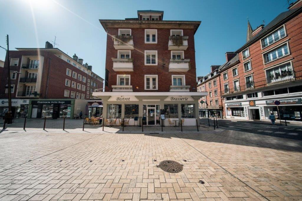 Brit Hotel Privilege Lisieux - La Villa Des Arts Ngoại thất bức ảnh