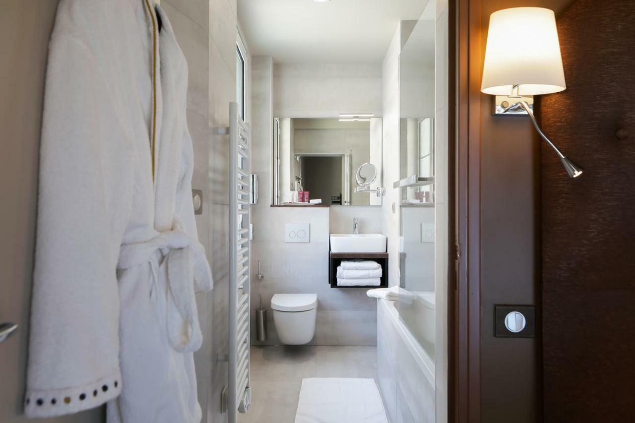 Brit Hotel Privilege Lisieux - La Villa Des Arts Ngoại thất bức ảnh