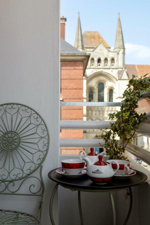 Brit Hotel Privilege Lisieux - La Villa Des Arts Ngoại thất bức ảnh